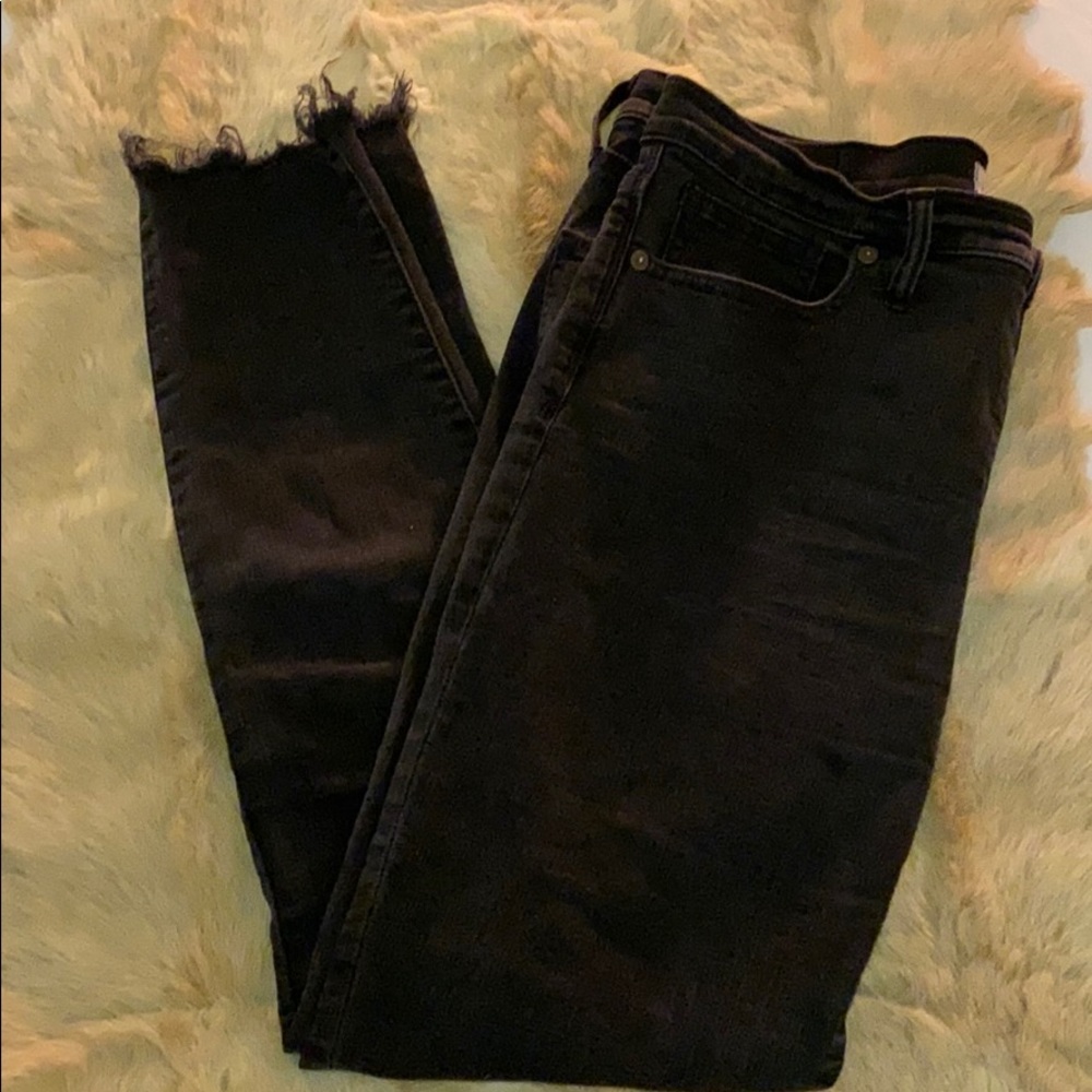 Madewell 9” skinny jeans, black.